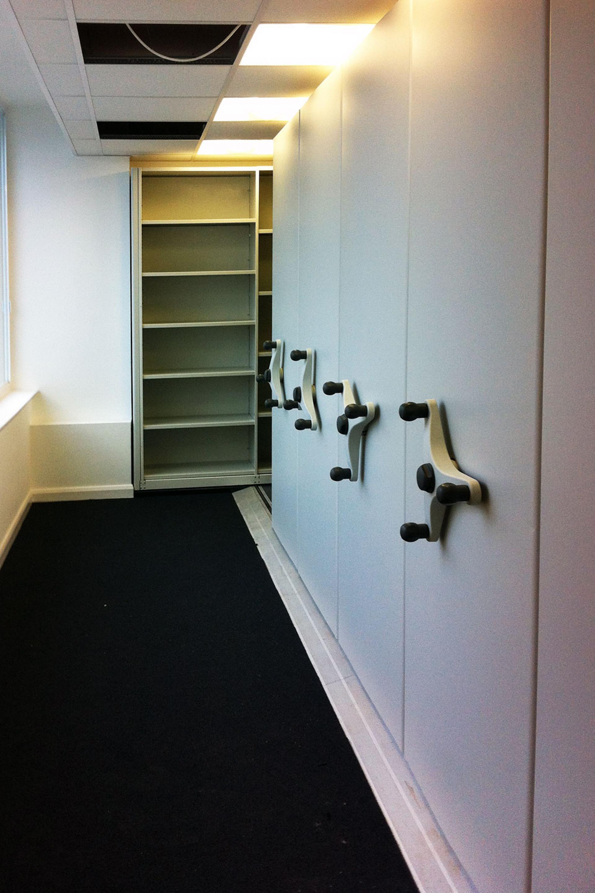 40 bay mobile storage solution