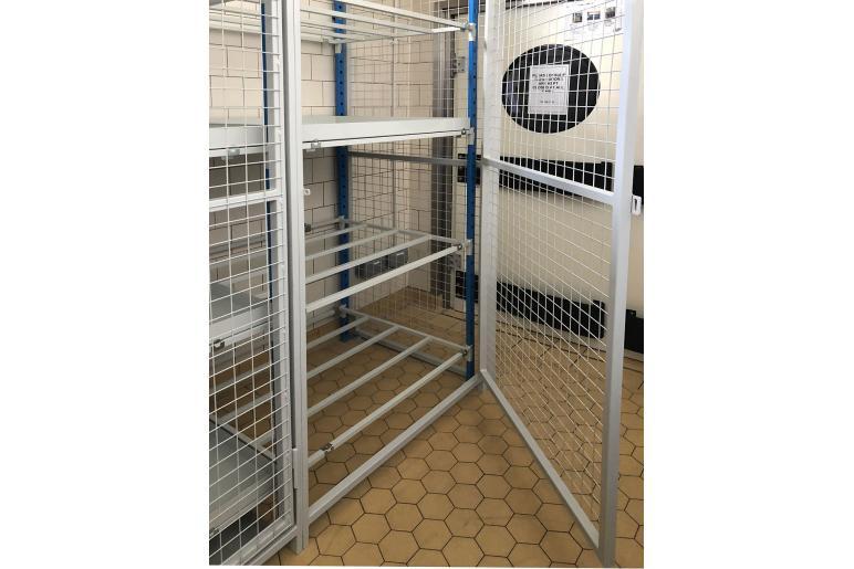 Lockable mesh doors