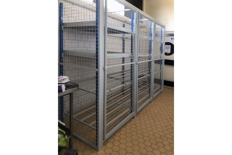 Lockable mesh doors