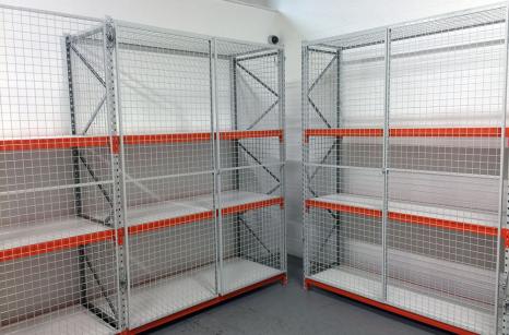 Lockable mesh racking with melamine shelves