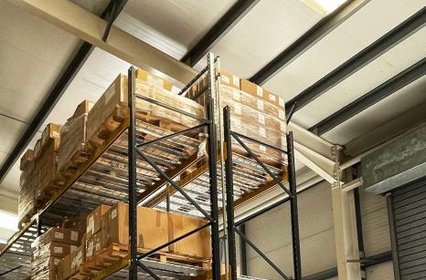 Side view showing extended anti-collapse uprights